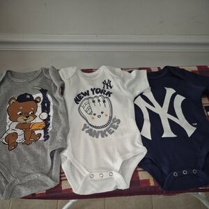 MLB BABY 3 PC. ONESIES